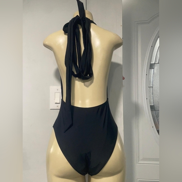 😍Cupshe Black Women One Piece Swimsuit Size S 😍 - Picture 2 of 5